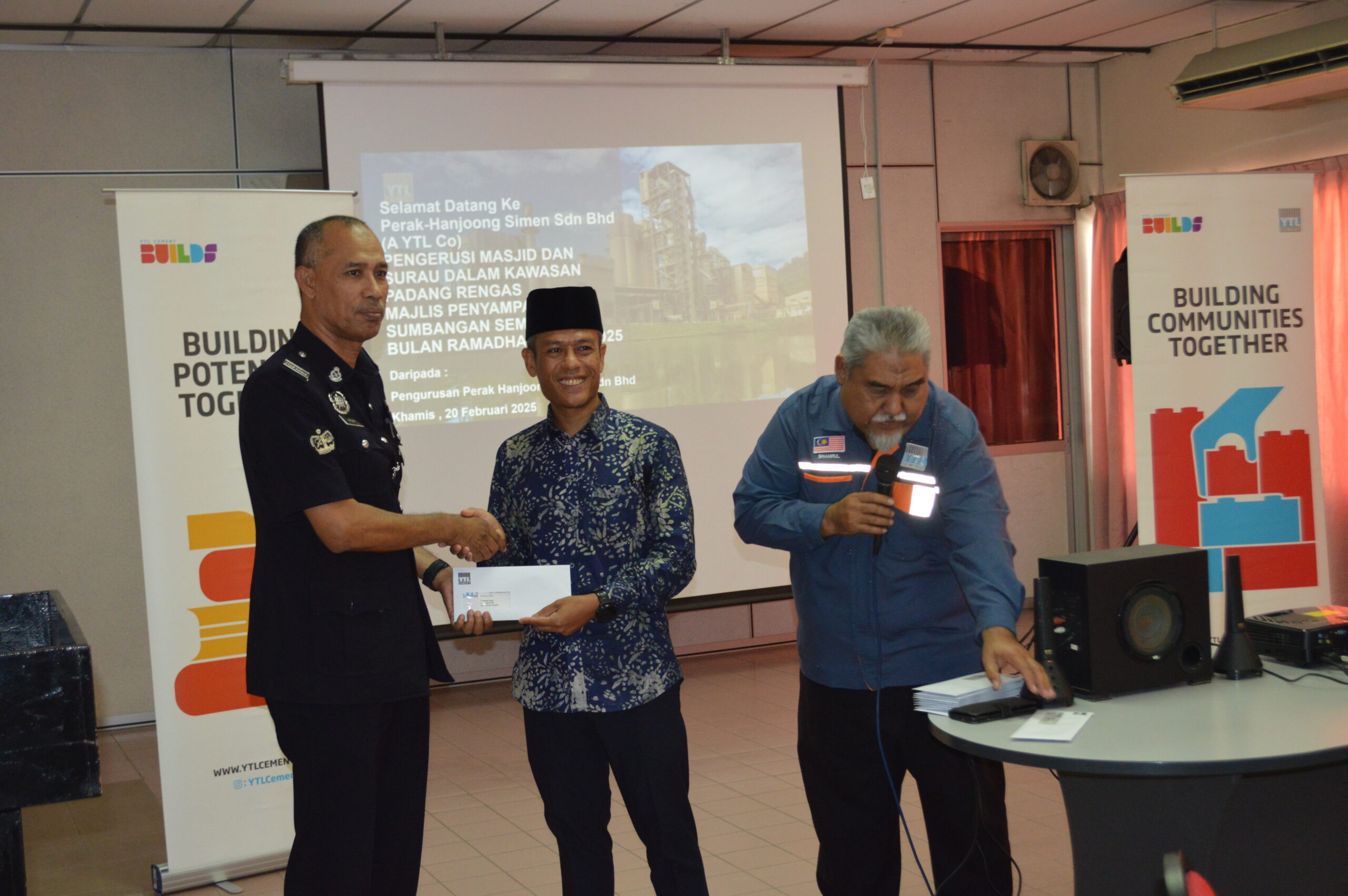 Ramadhan Giving: Supporting the Padang Rengas Community