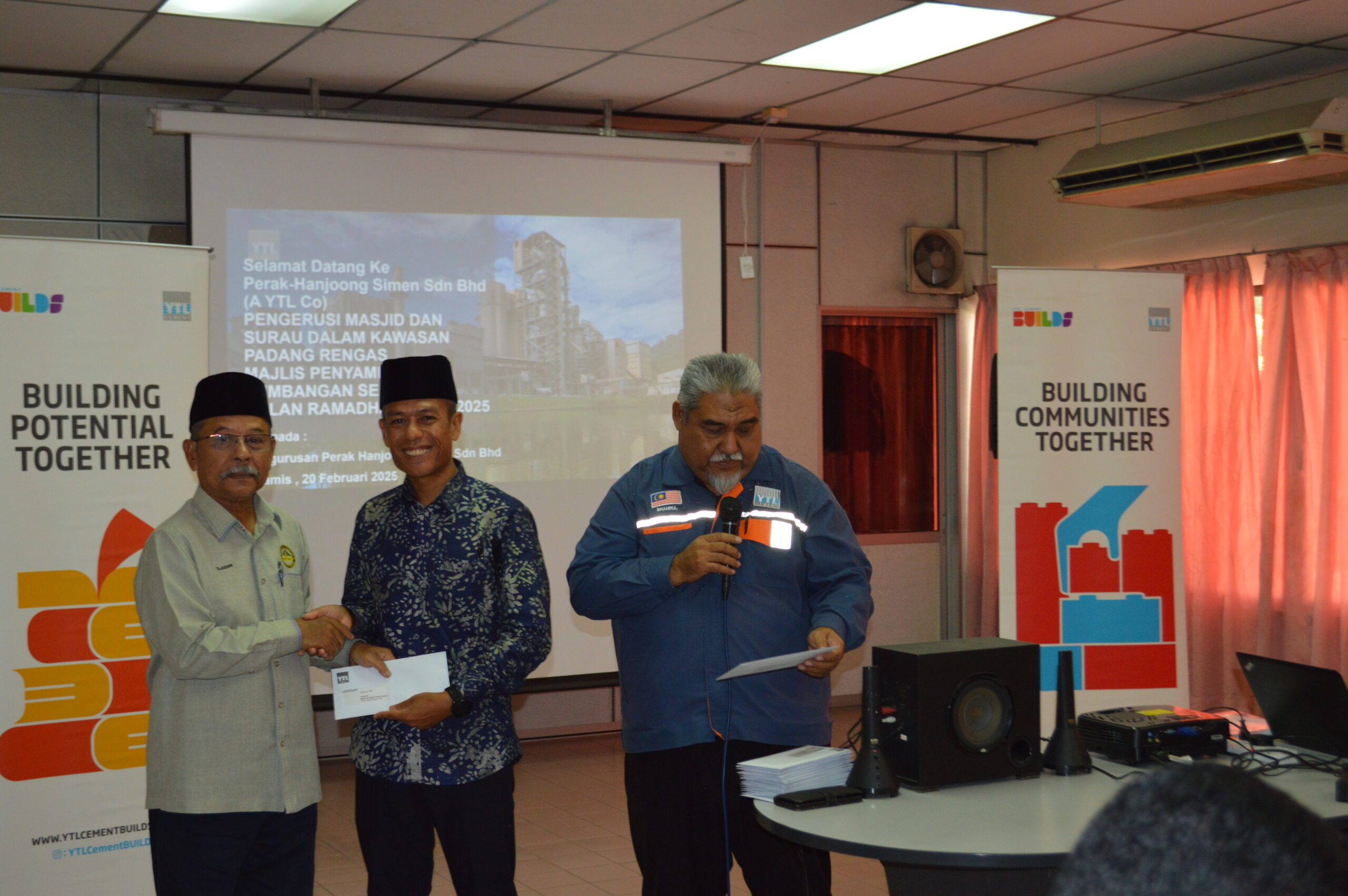 Ramadhan Giving: Supporting the Padang Rengas Community